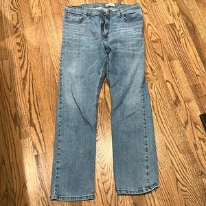 Wrangler straight fit men’s jeans. 36 x 32.